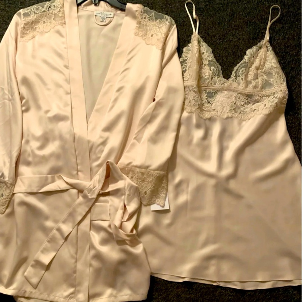 In bloom:nighty and robe bundle!